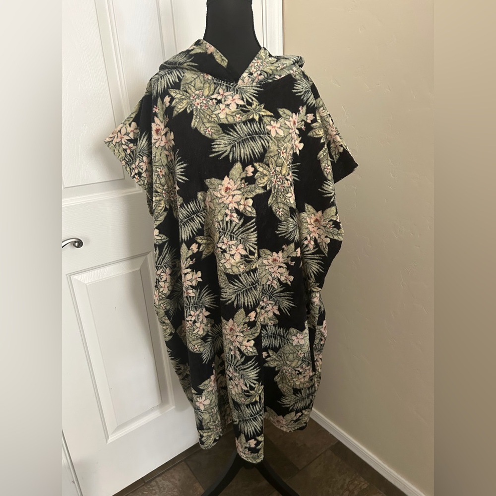 NWOT Volcom Towel Floral Hooded Poncho